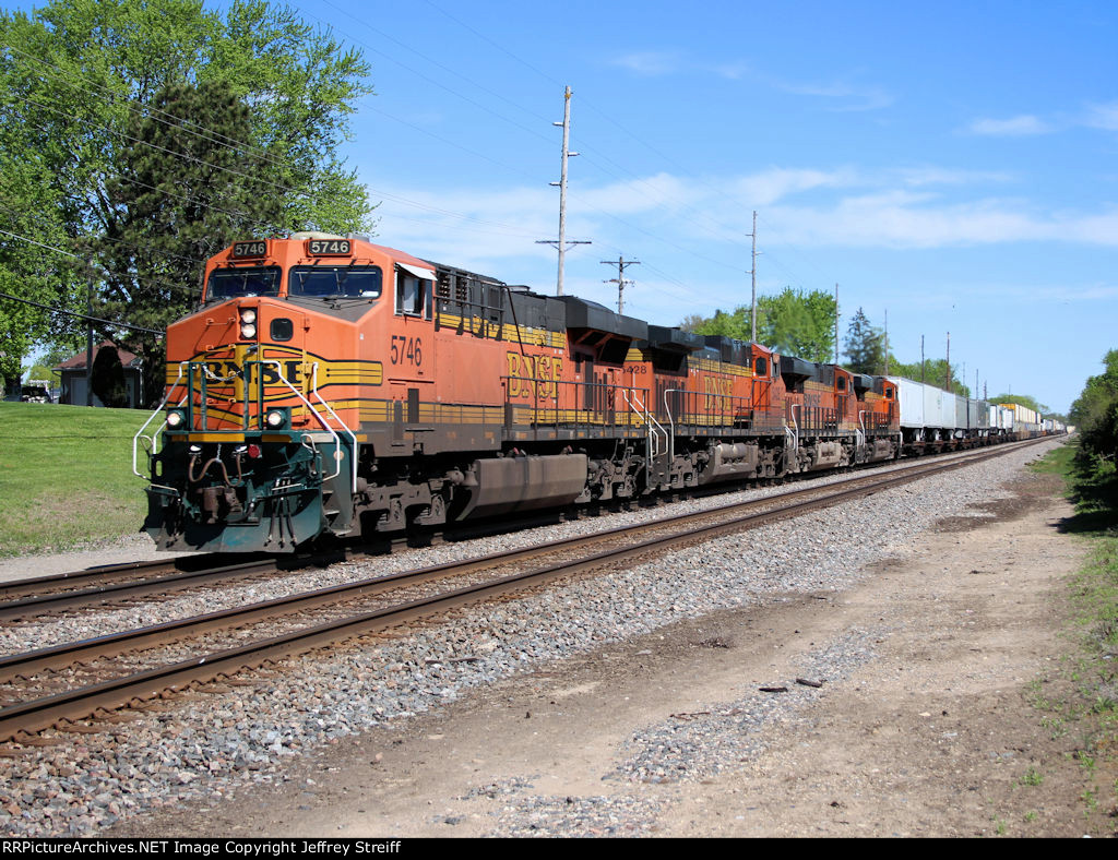 BNSF 5746